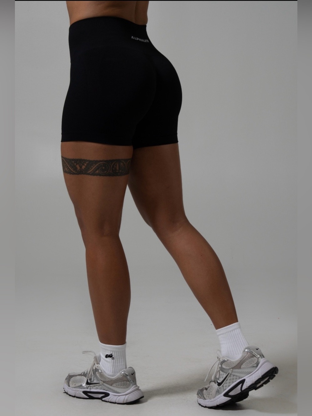 Alphalete Amplify Contour Mid-Rise Shorts
